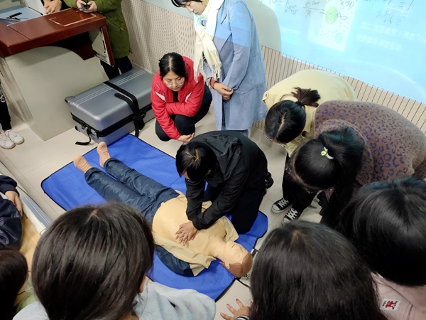 9241346c9a3a4cec8463afb44b4077fa.jpg 培训现场.jpg