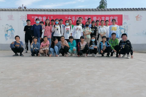 5c5fe684ed0843b9a7ab823700f11aa0.jpg 支教合影_副本.jpg
